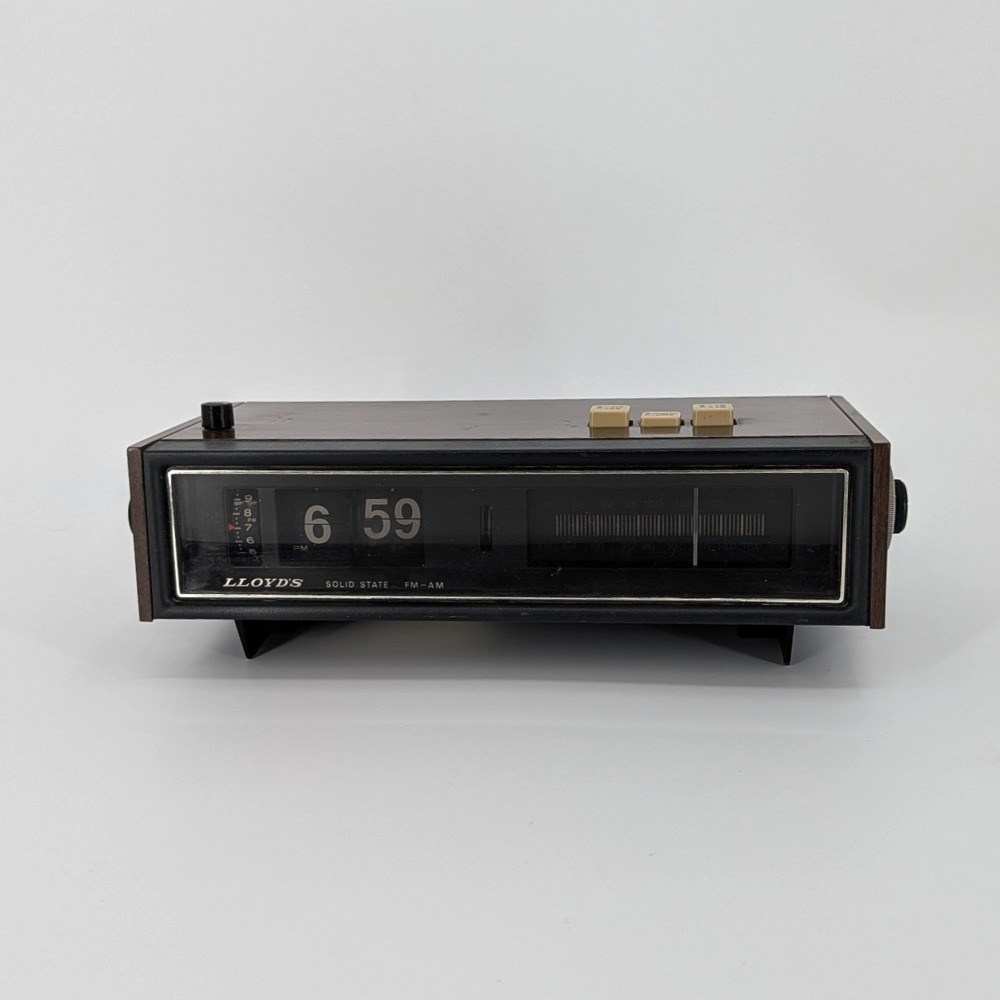 Lloyd's Vintage Flip Clock Radio AM/FM Solid State Wood Grain 1J61G-07A
